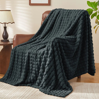 Textured Ribbed Checkered Fleece Throw Blanket – 3D Plush