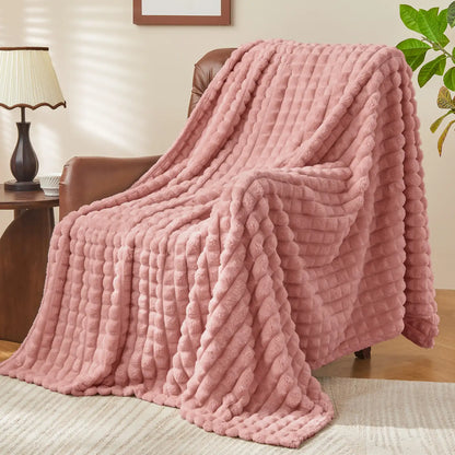 Textured Ribbed Checkered Fleece Throw Blanket – 3D Plush