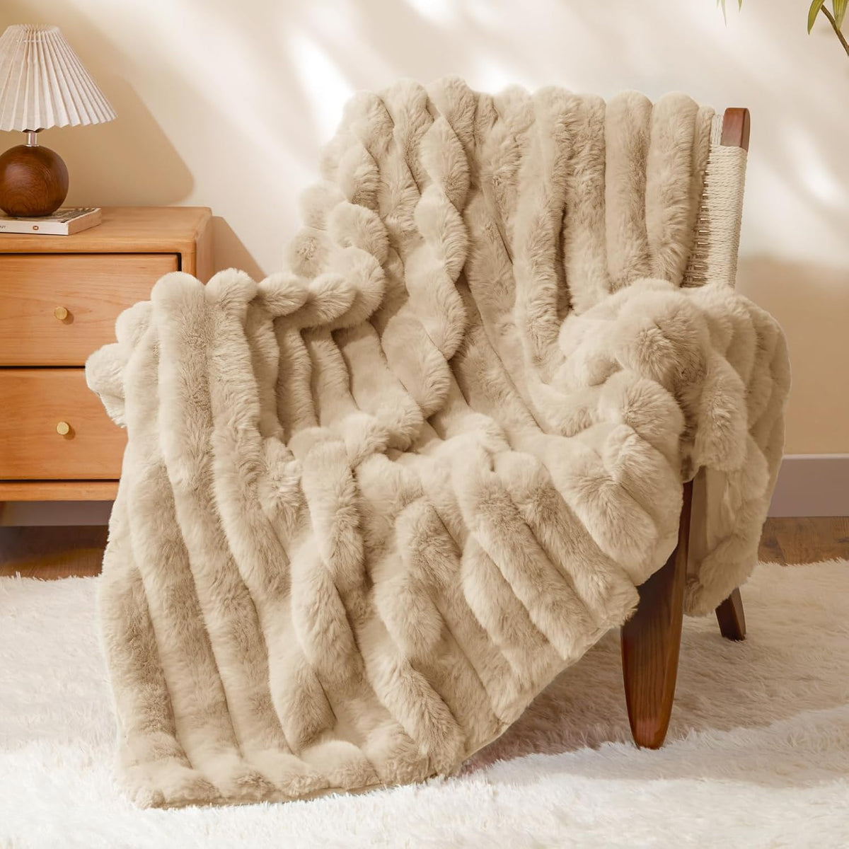 Textured Ribbed Faux Fur Throw Blanket – 770GSM Thick Plush