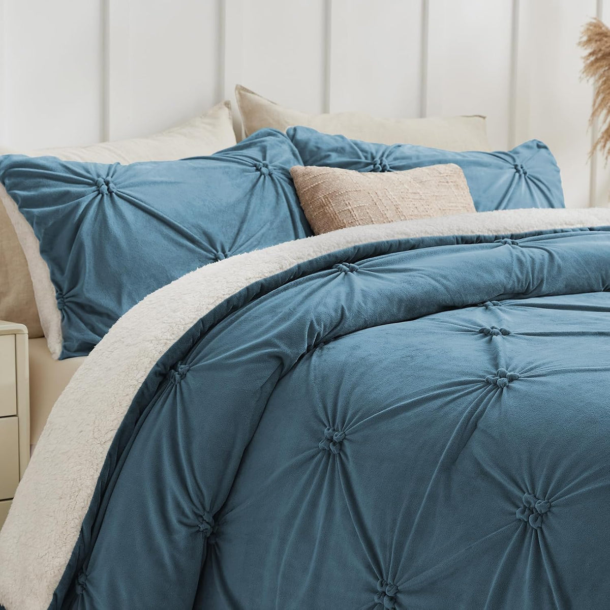 Luxe Flannel Pintuck Sherpa Comforter Set – 3-Piece Winter Warmth