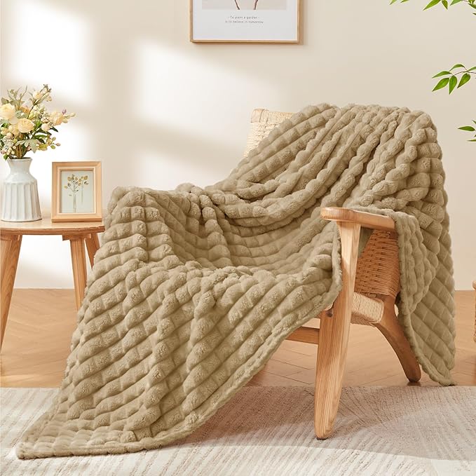 Textured Ribbed Checkered Fleece Throw Blanket – 3D Plush